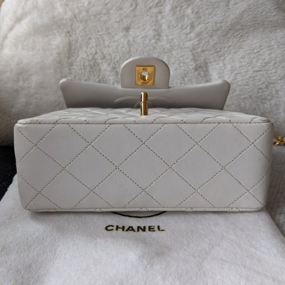 Chanel classic mini flap bag white and gold - Picture 7 of 12